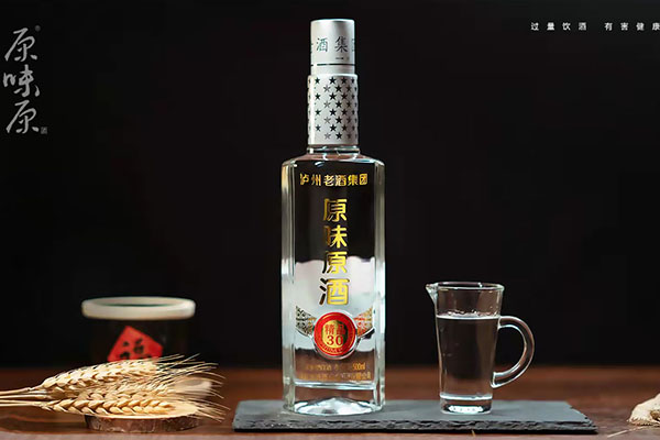 瀘州老酒與瀘州老窖一脈相傳,傾情打造“原味原酒”品質(zhì)品牌